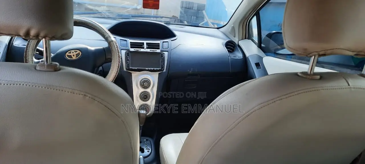 Toyota Vitz 1.0 FWD 5dr 2014 White