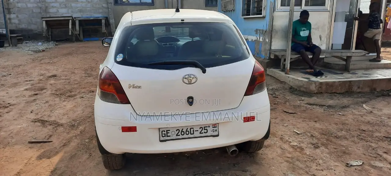 Toyota Vitz 1.0 FWD 5dr 2014 White