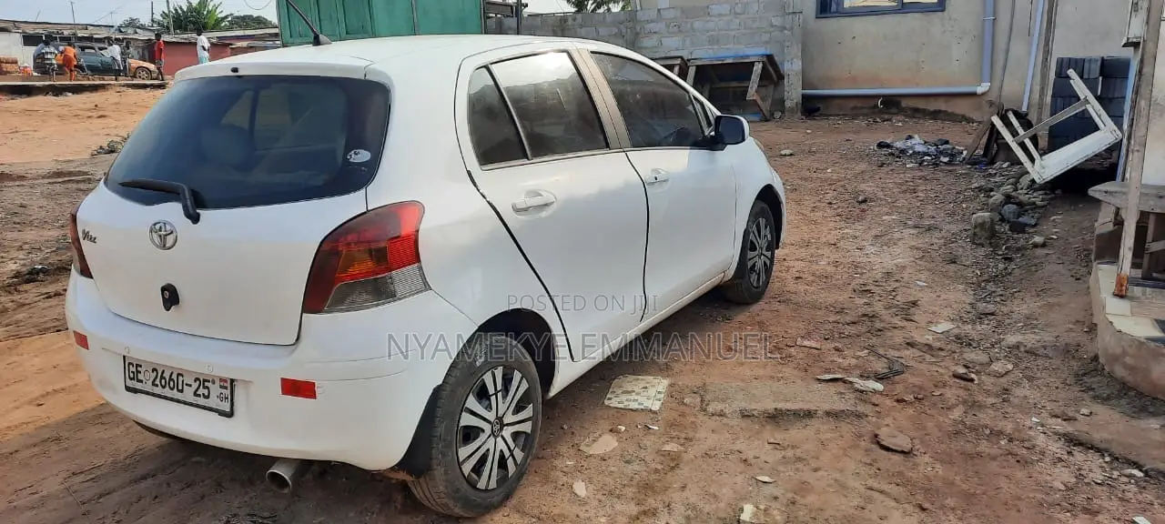 Toyota Vitz 1.0 FWD 5dr 2014 White