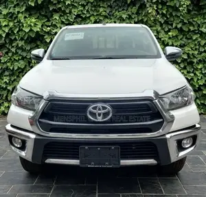 Toyota Hilux 2025 White