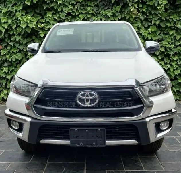 Toyota Hilux 2025 White