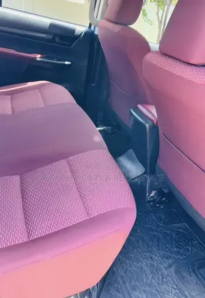 Toyota Hilux 2025 White