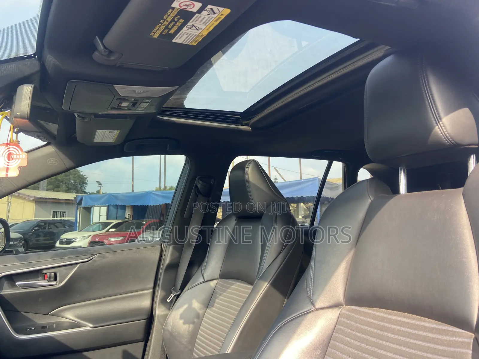 Toyota RAV4 XSE 2019 White