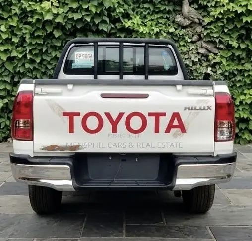 Toyota Hilux 2025 White