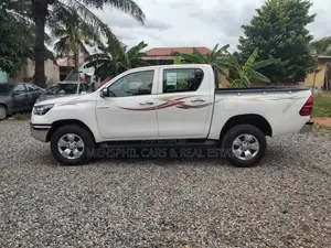 Toyota Hilux 2025 White