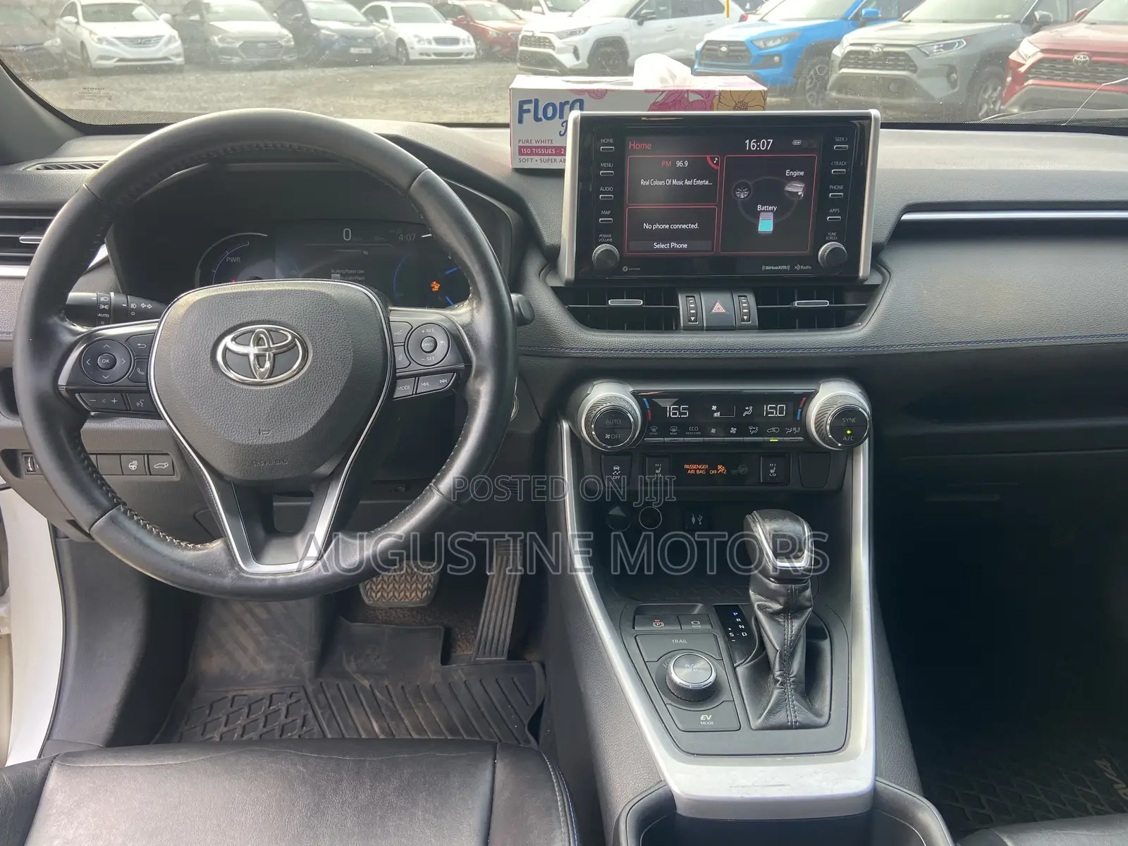 Toyota RAV4 XSE 2019 White