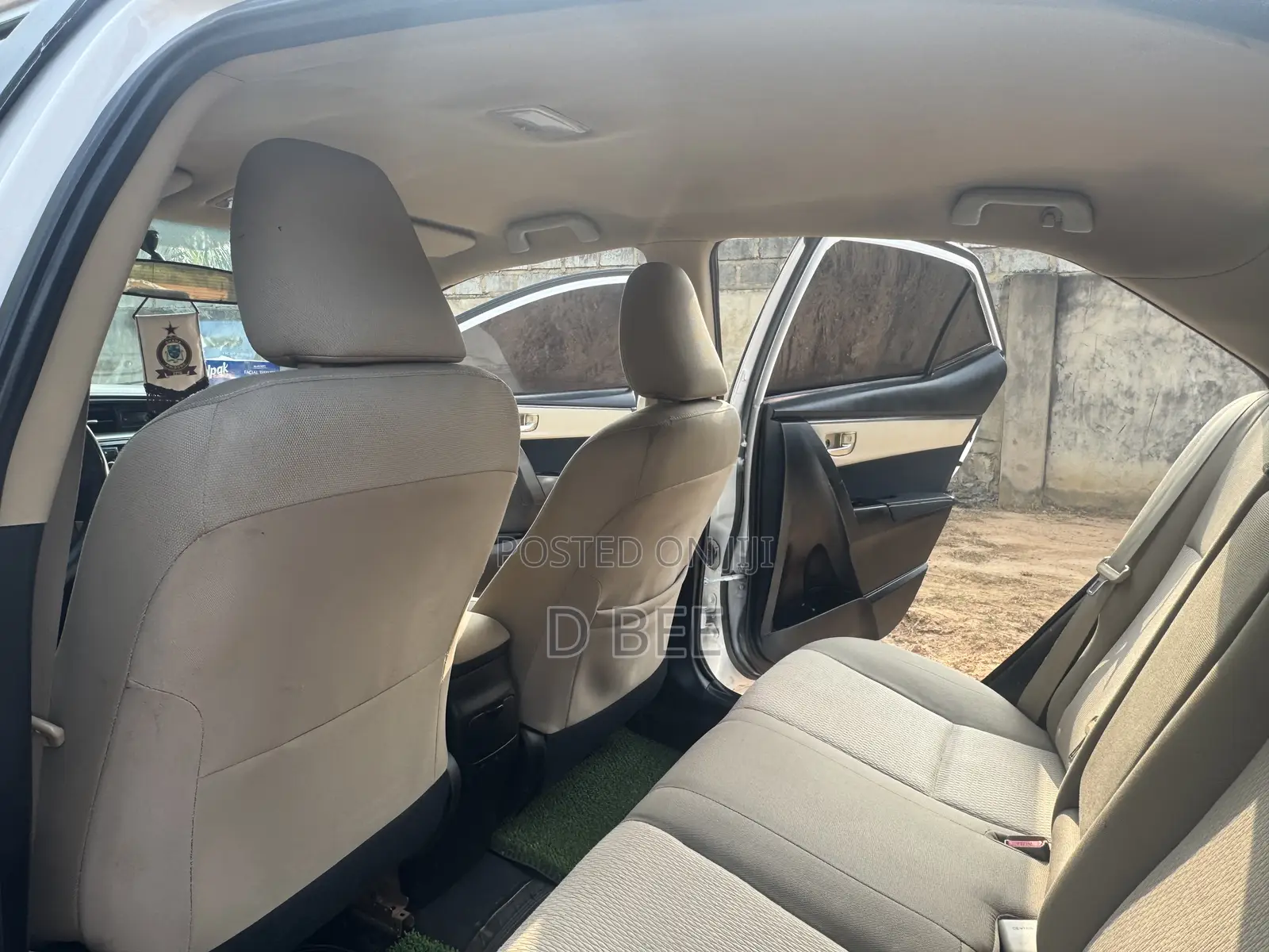 Toyota Corolla LE 4dr Sedan (1.8L 4cyl CVT) 2015 White