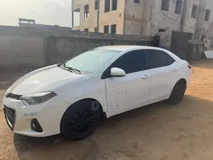 Toyota Corolla LE 4dr Sedan (1.8L 4cyl CVT) 2015 White