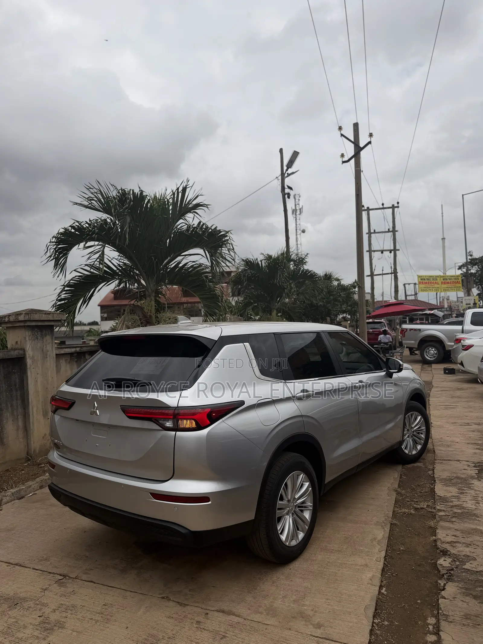 Mitsubishi Outlander ES 2024 Silver