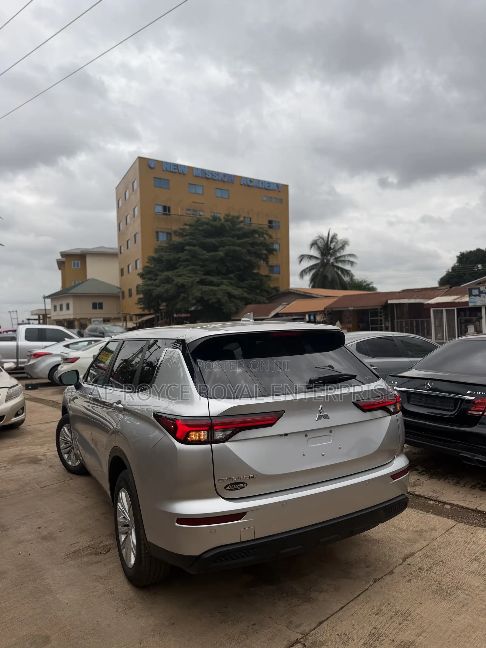 Mitsubishi Outlander ES 2024 Silver