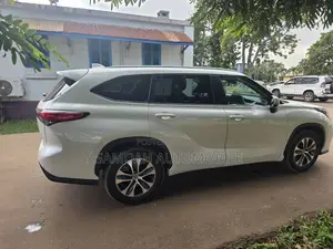 Toyota Highlander 2024 White