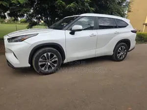 Toyota Highlander 2024 White