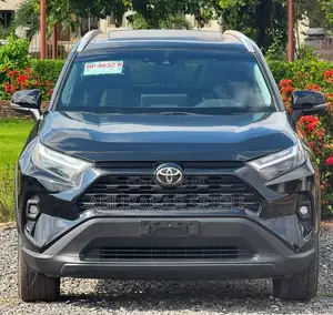 Toyota RAV4 XLE Premium AWD 2024 Black