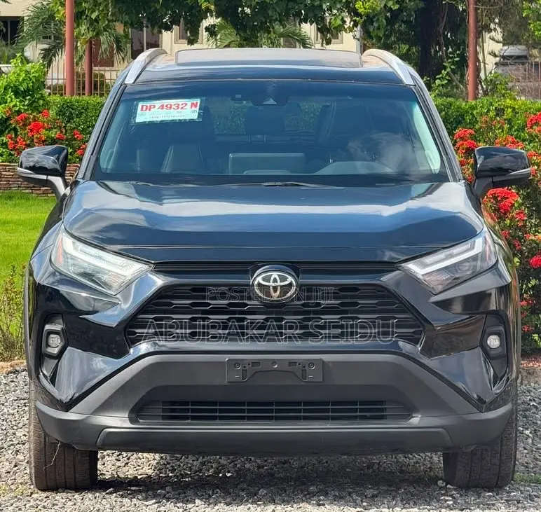 Toyota RAV4 XLE Premium AWD 2024 Black