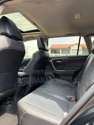 Toyota RAV4 XLE Premium AWD 2024 Black