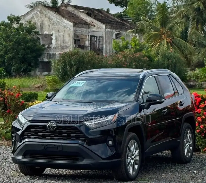 Toyota RAV4 XLE Premium AWD 2024 Black