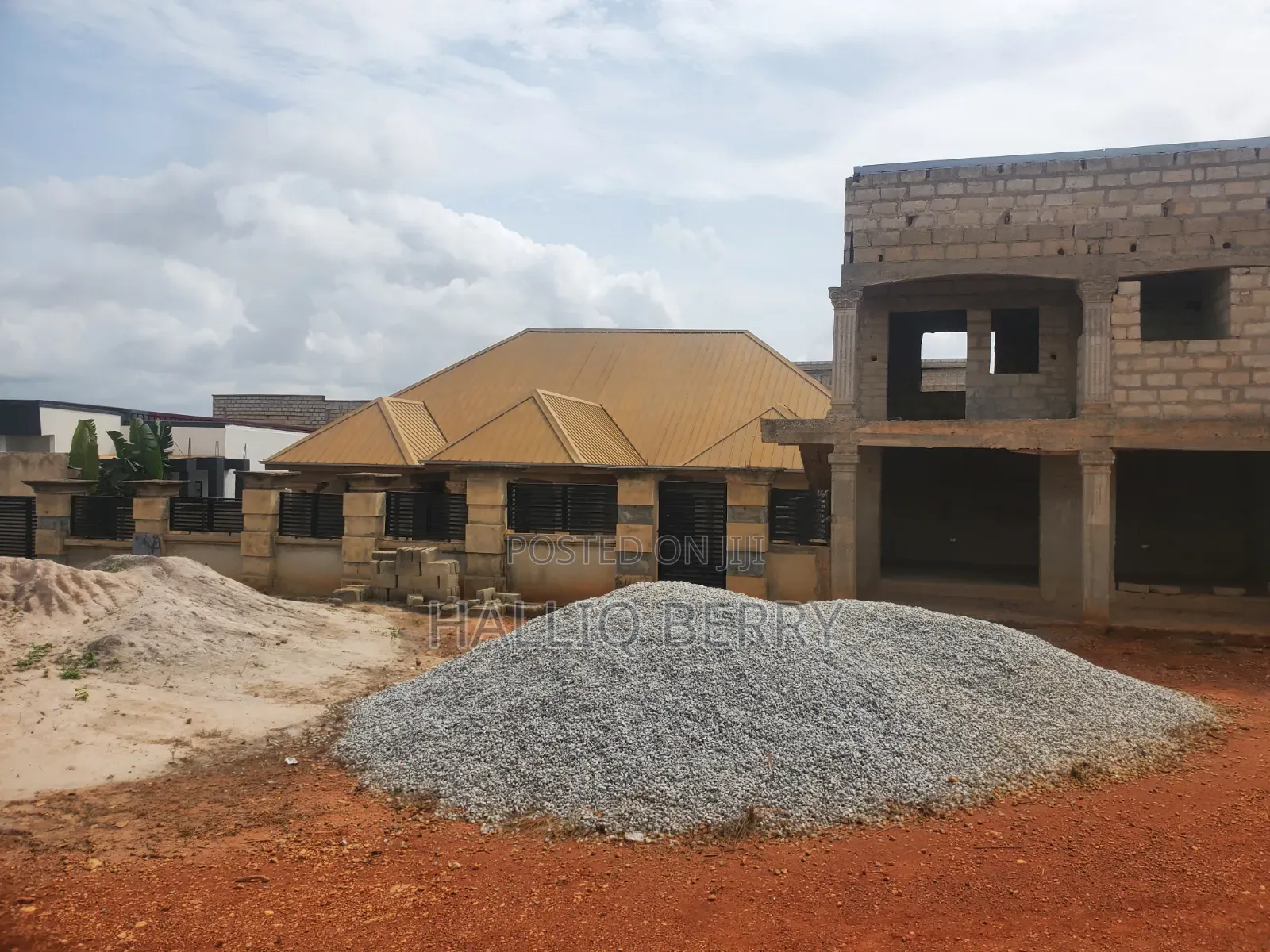 9bdrm House in Kumasi Metropolitan for sale