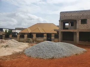 9bdrm House in Kumasi Metropolitan for sale