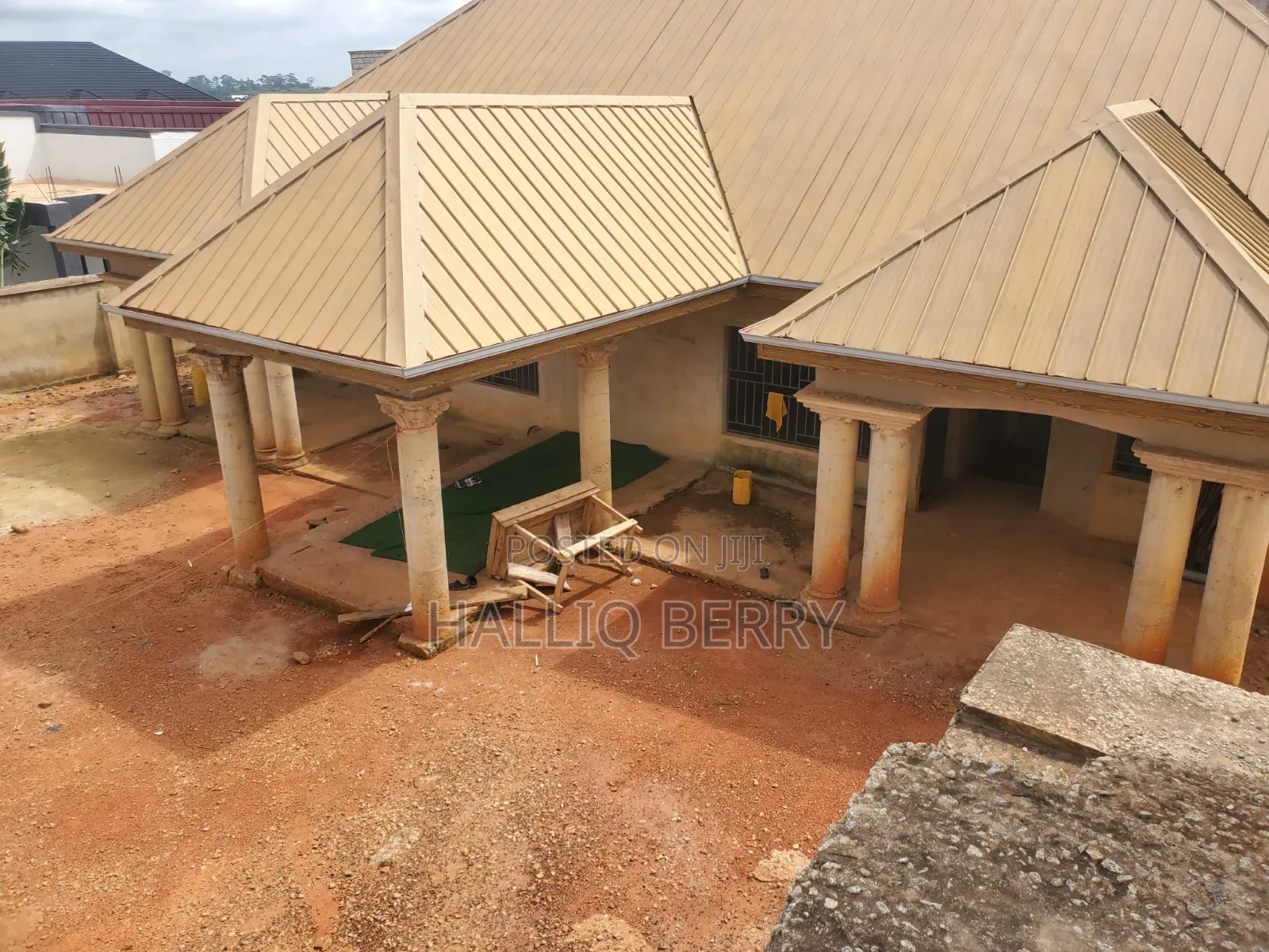 9bdrm House in Kumasi Metropolitan for sale