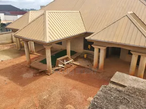9bdrm House in Kumasi Metropolitan for sale