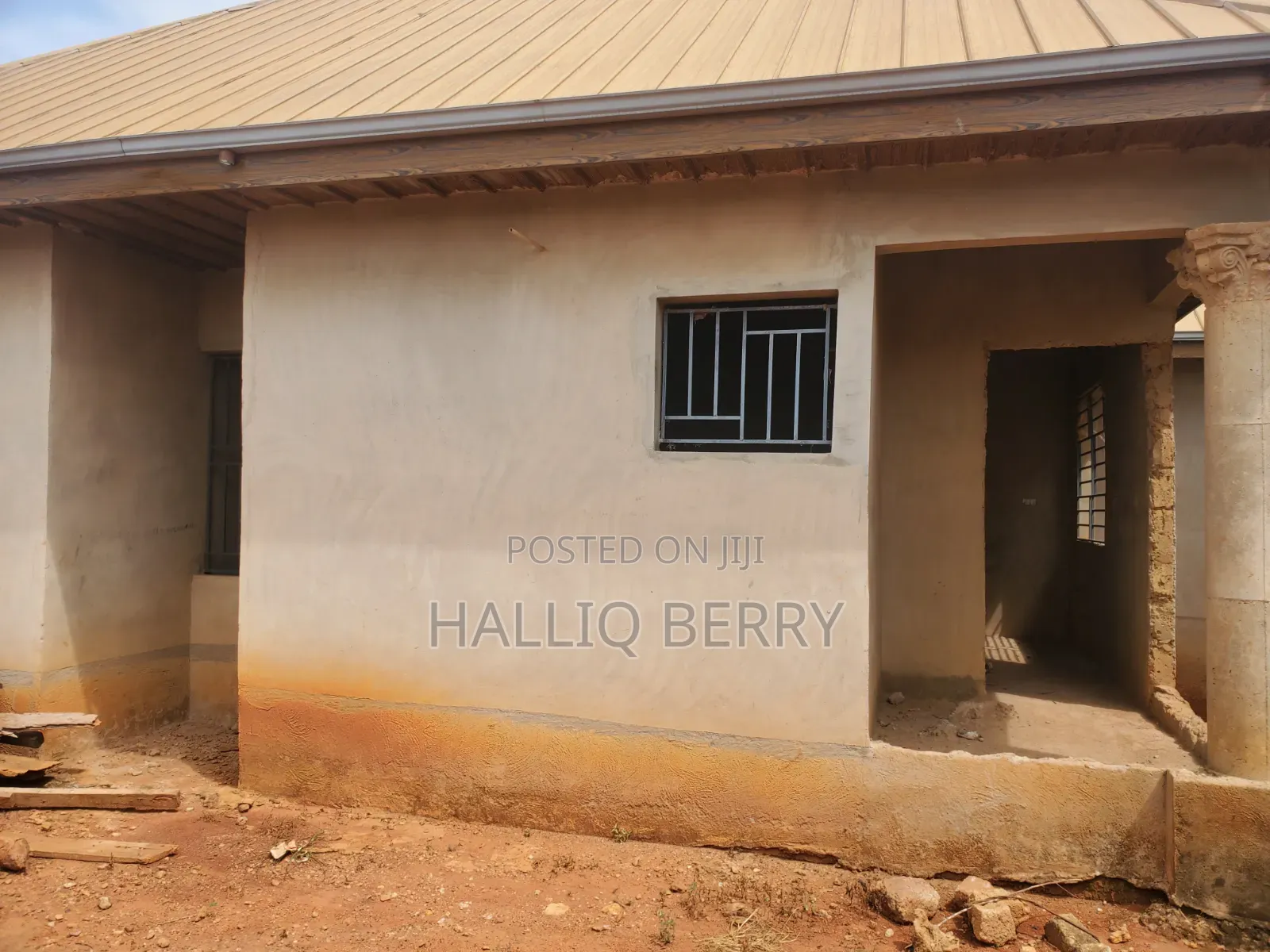 9bdrm House in Kumasi Metropolitan for sale