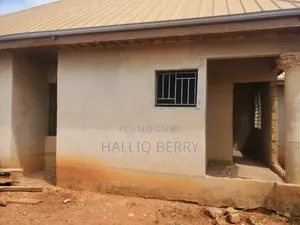 9bdrm House in Kumasi Metropolitan for sale