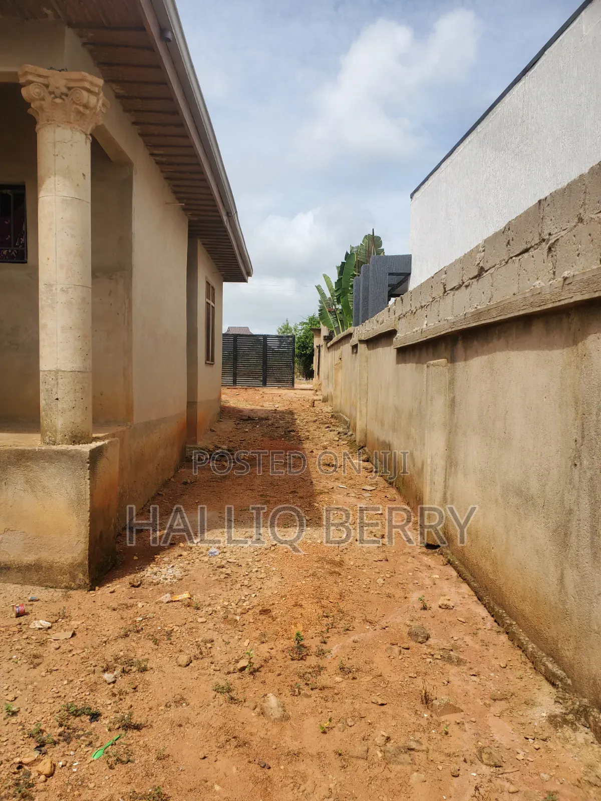9bdrm House in Kumasi Metropolitan for sale