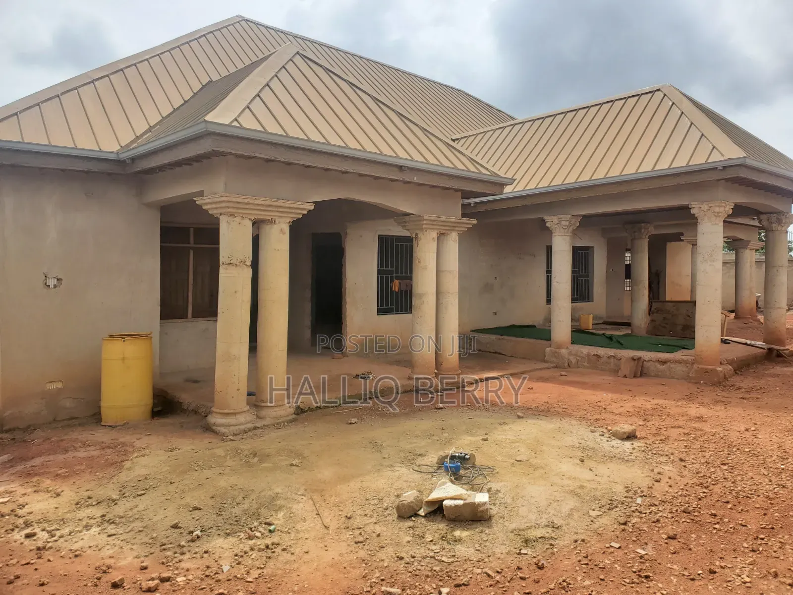 9bdrm House in Kumasi Metropolitan for sale