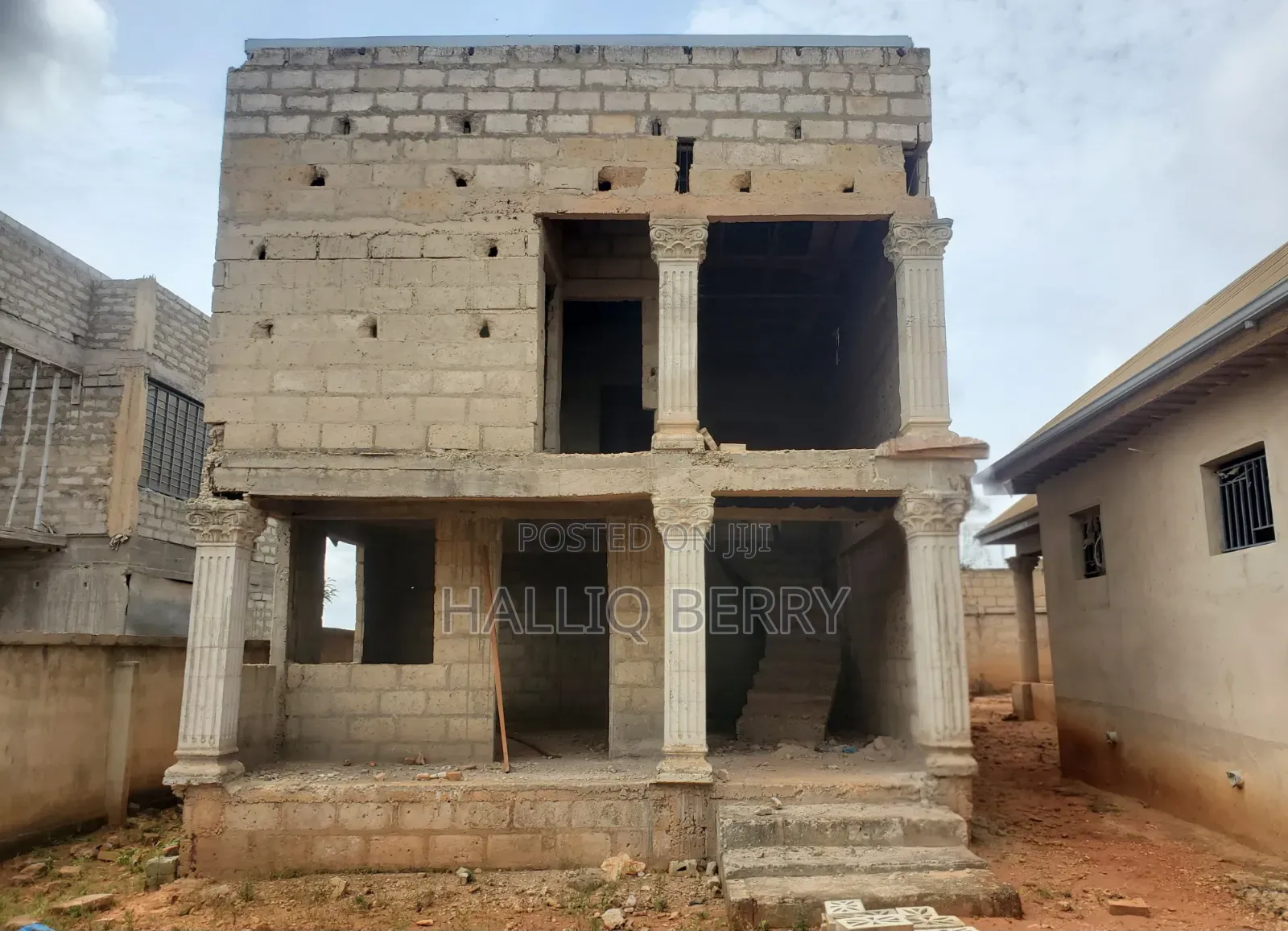 9bdrm House in Kumasi Metropolitan for sale