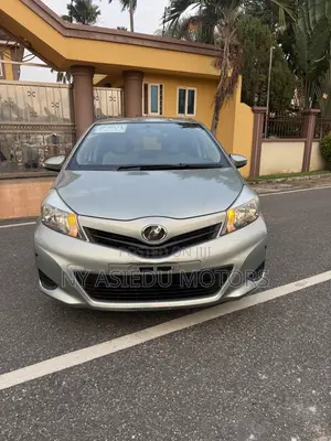 Toyota Vitz 1.3 FWD 3dr 2011 Green