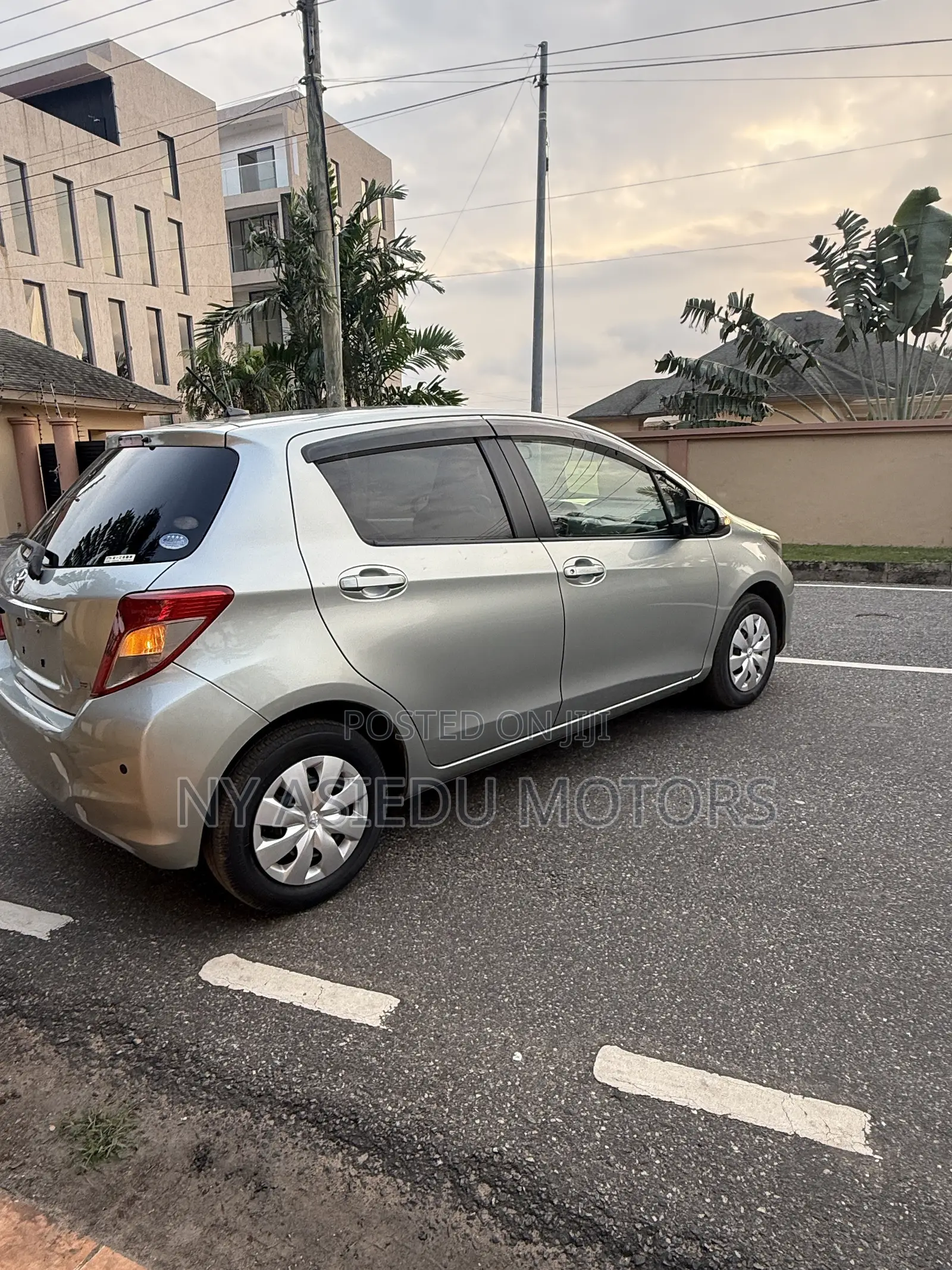Toyota Vitz 1.3 FWD 3dr 2011 Green