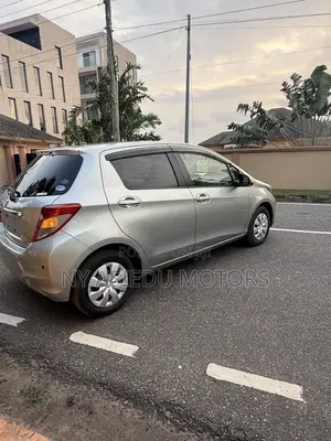 Toyota Vitz 1.3 FWD 3dr 2011 Green
