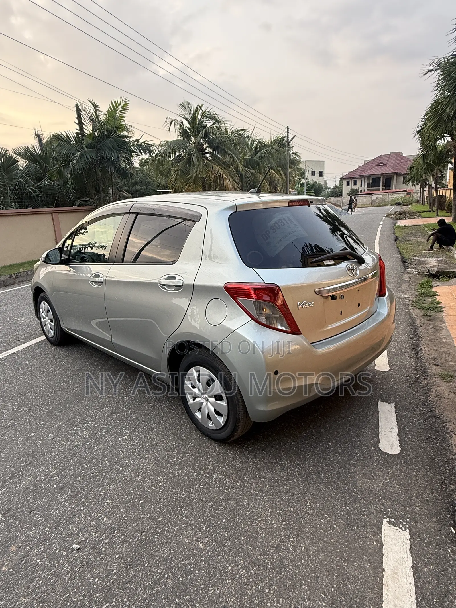 Toyota Vitz 1.3 FWD 3dr 2011 Green