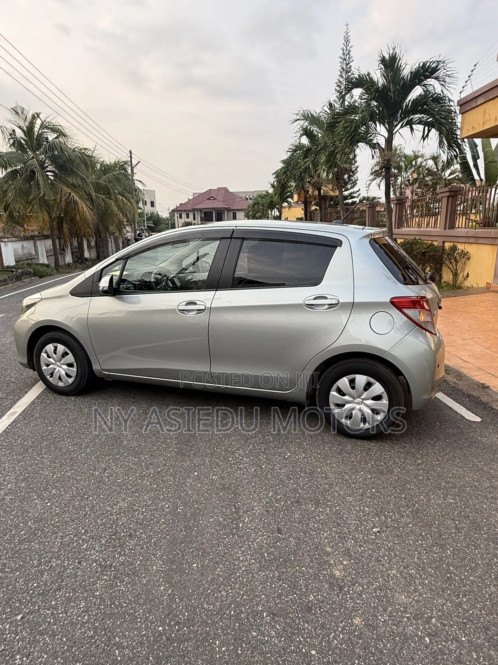 Toyota Vitz 1.3 FWD 3dr 2011 Green