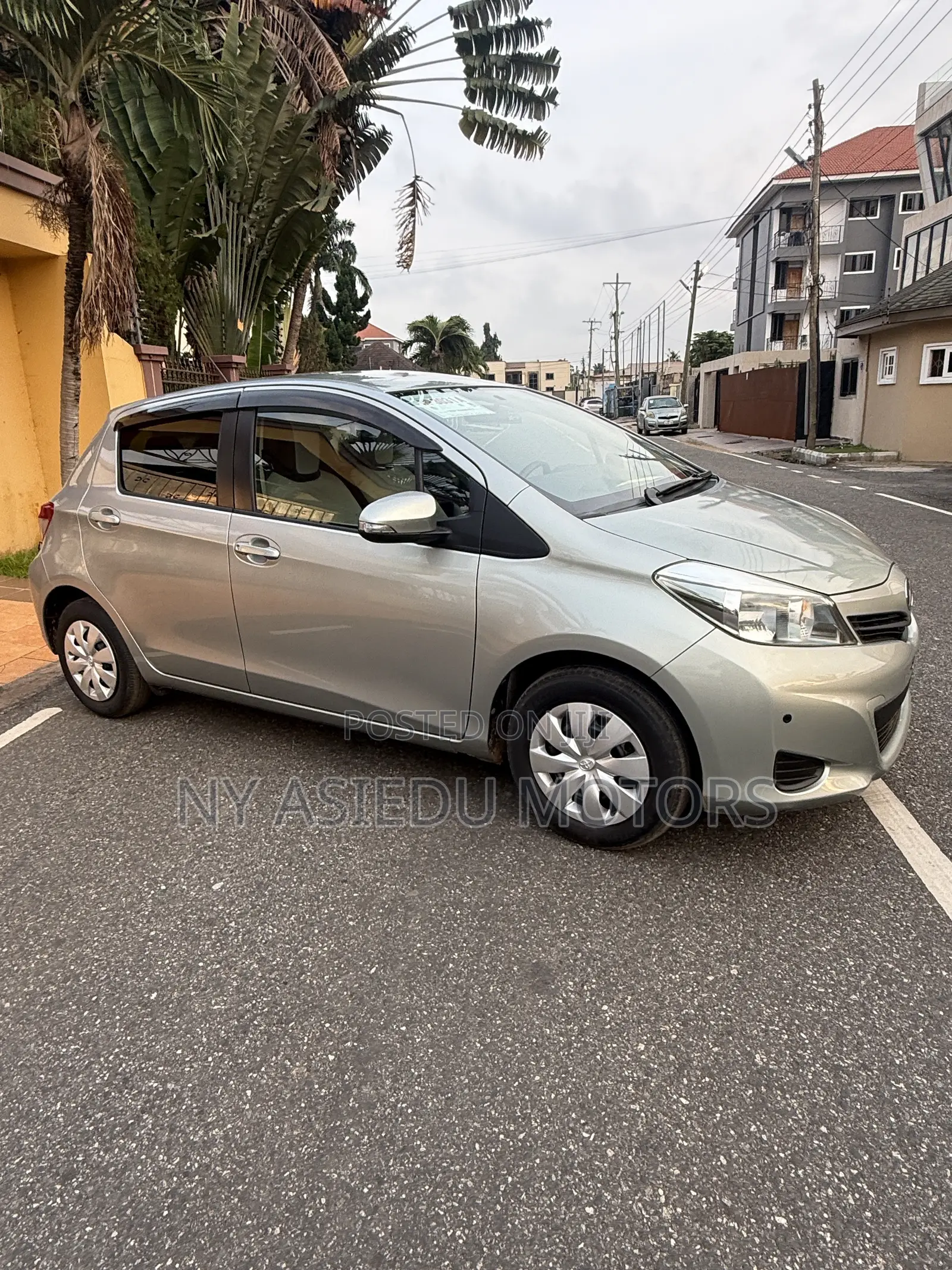 Toyota Vitz 1.3 FWD 3dr 2011 Green