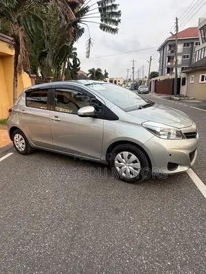 Toyota Vitz 1.3 FWD 3dr 2011 Green