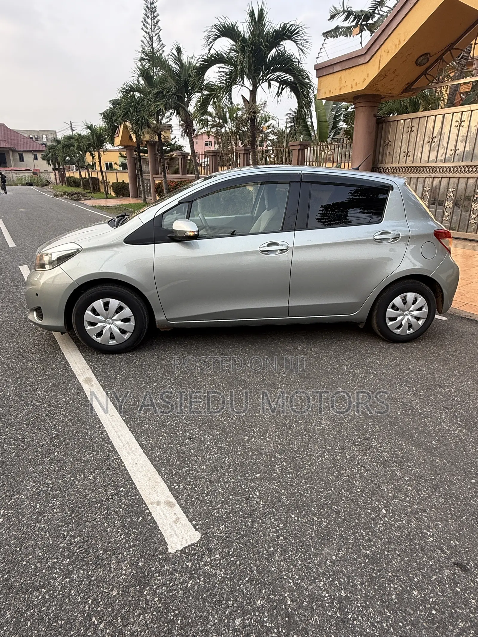 Toyota Vitz 1.3 FWD 3dr 2011 Green