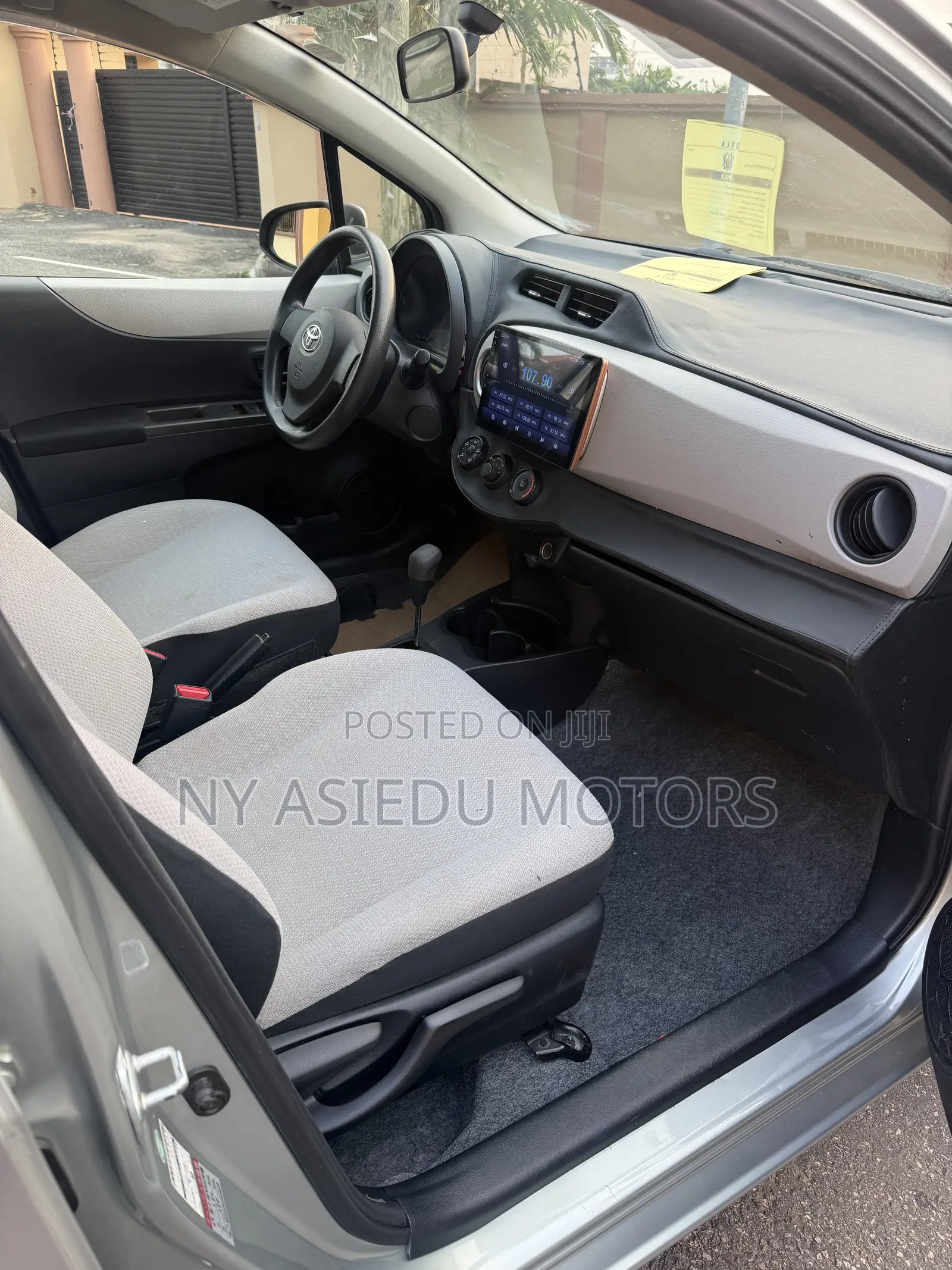 Toyota Vitz 1.3 FWD 3dr 2011 Green