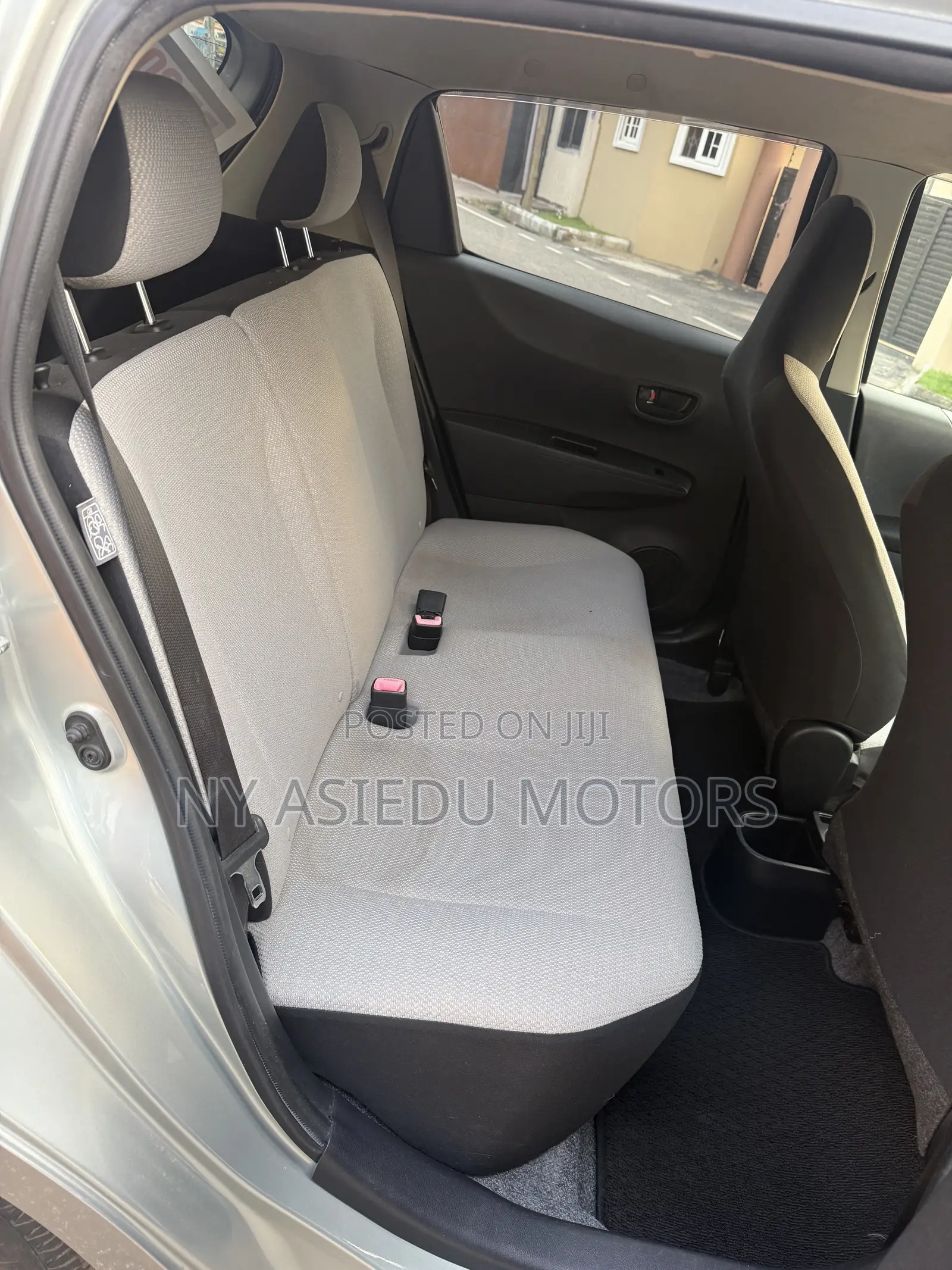 Toyota Vitz 1.3 FWD 3dr 2011 Green