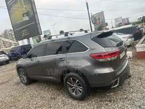 Toyota Highlander XLE 2019 Gray