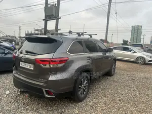 Toyota Highlander XLE 2019 Gray