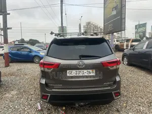 Toyota Highlander XLE 2019 Gray