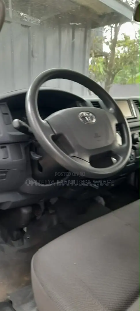Toyota HiAce 2014 White
