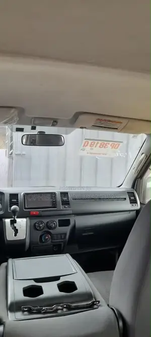 Toyota HiAce 2014 White