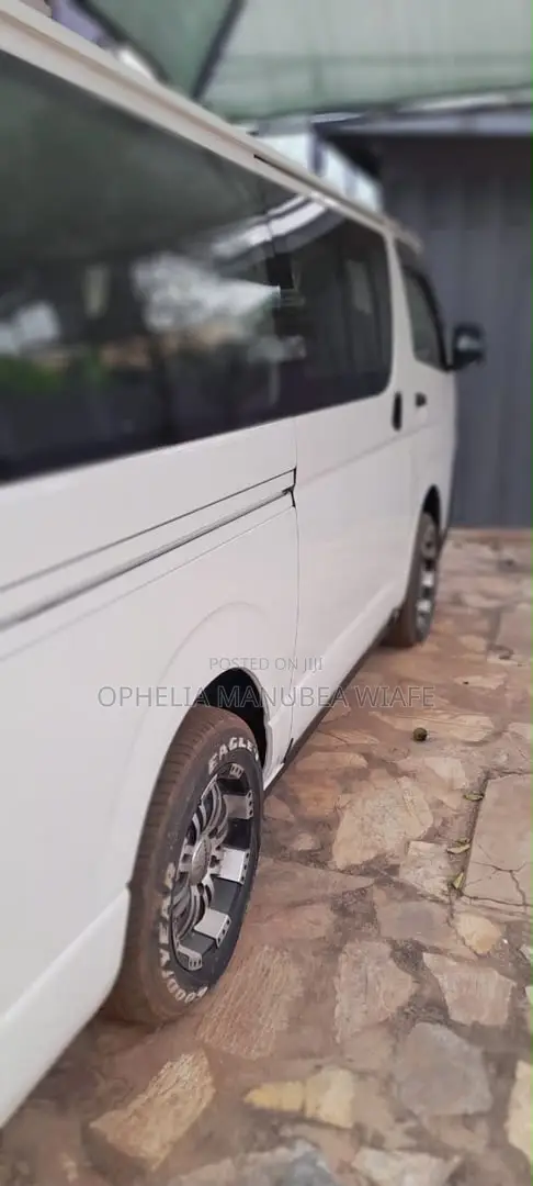 Toyota HiAce 2014 White