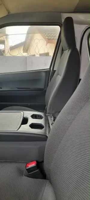 Toyota HiAce 2014 White