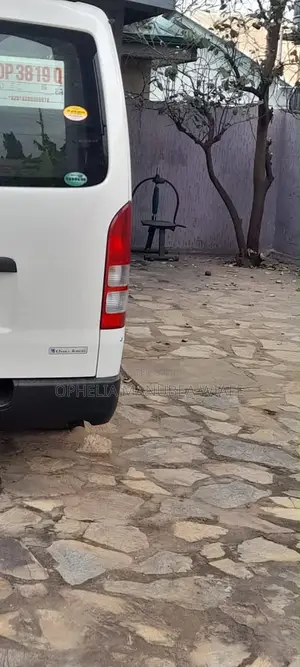 Toyota HiAce 2014 White
