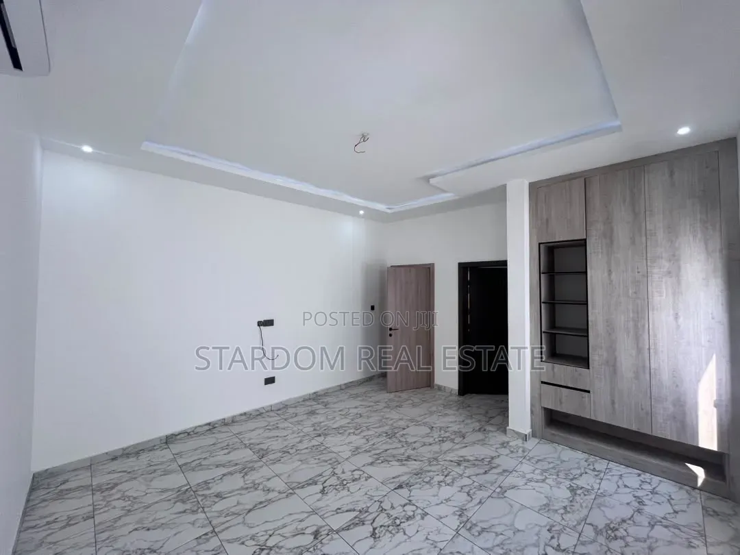 4bdrm Duplex in Ashaley Botwe, School Junction for rent