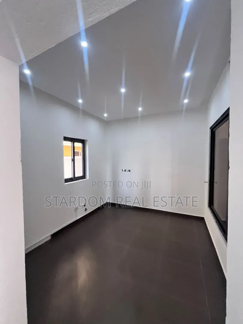 4bdrm Duplex in Ashaley Botwe, School Junction for rent