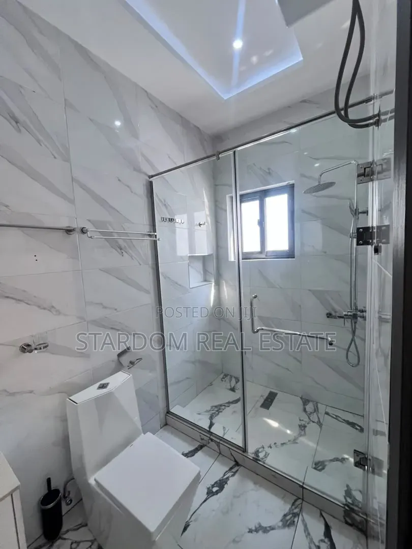 4bdrm Duplex in Ashaley Botwe, School Junction for rent